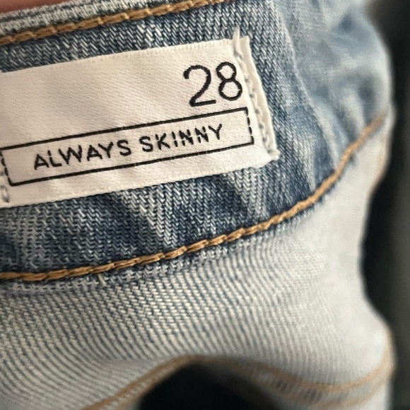 GAP Skinny Distressed Cuffed Jeans Size 28 - Picture 3 of 3